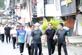 Bank Kalsel bangun budaya pekerja solid lewat jalan sehat