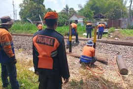 Daop 7 Madiun tutup perlintasan sebidang liar untuk keselamatan KA