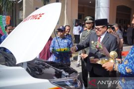 Pemkab Nagan Raya serahkan bantuan ambulans kepada puskesmas Alue Bilie