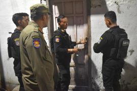 Satpol PP Surabaya sisir bekas lokalisasi Moroseneng