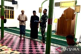 Satgas Yonif 511/DY salurkan Al Quran ke pedalaman Papua