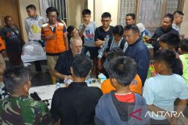 Tim Penyelamat evakuasi turis Jerman terjebak di Ngarai Sianok