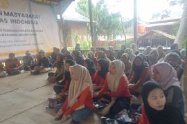 Pemandu wisata KCBN Muara Jambi dapat  pembekalan dari UI