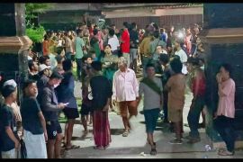 Wakapolres Karawang langsung pimpin evakuasi pencuri motor dari kerumunan massa