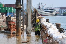 BMKG keluarkan peringatan banjir rob di pesisir Jakarta awal November