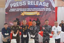 Bea Cukai Kepri dan TNI AL gagalkan penyelundupan 25,9 ton pasir timah