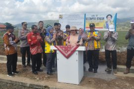 Titiek Soeharto resmikan irigasi tersier di Kembang tingkatkan produksi padi