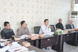 Komisi III DPRD HSS raker bahas raperda penanaman modal