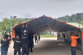 BPBD Padang dirikan tenda darurat bagi korban kebakaran