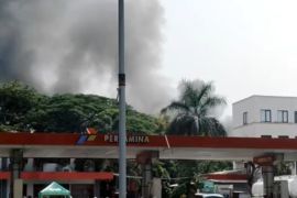 40 personel Gulkarmat padamkan rumah bedeng yang terbakar di Jakut