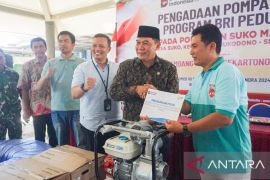 Anggota DPR RI salurkan bantuan pompa air dukung ketahanan pangan