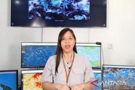 Masyarakat diimbau waspadai hujan lebat disertai petir di Sumut pada 12 Oktober