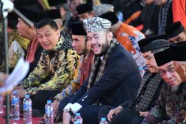 Wako dan Wawako kota Padang hadiri acara Penjamuan Batagak Panghulu Ketua LKAAM Sumbar