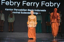 Batik Bomba khas Sulteng ditampilkan di IN2MOTIONFEST 2025