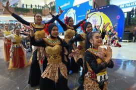 Lebih dari 8 ribu peserta "menari di mall" serentak di 11 kota di Indonesia