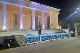 Gubernur Andra Soni ajak masyarakat perkuat pemajuan budaya daerah