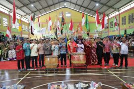 Festival barongsai tradisional memeriahkan HUT Kota Singkawang