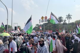 Ribuan warga ikuti aksi damai bela Palestina di kawasan Patung Kuda