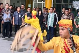 Tiba di Bumi Moloku Kie Raha, Menteri Hukum RI disambut tarian soya-soya