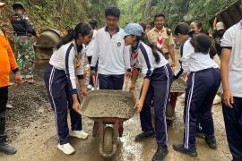 Kwarcab Pramuka Badung gotong royong bangun desa pascabencana