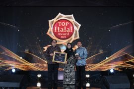 Oriflame Indonesia pertahankan perfume halal terbaik di Top Halal Award 2025