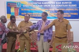 Pemkab Biak Numfor latih 24 tenaga pengawas lapangan proyek sanitasi orang asli Papua
