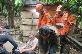 Tim SAR temukan korban lansia yang hilang di hutan Tebo
