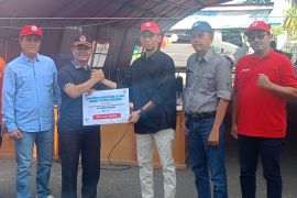 PT Semen Padang salurkan 250 zak semen untuk korban angin puting beliung di Kota Solok