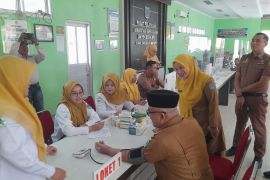 Dinkes Pasaman Barat lakukan CKG bagi pengunjung Disdukcapil