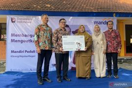 Bank Mandiri bantu renovasi hingga hadirkan pojok baca di sekolah