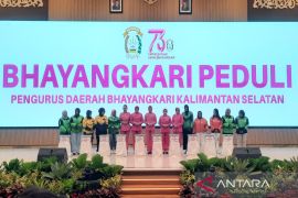 Bhayangkari Peduli bantu 500 driver ojol di Kalsel dengan paket sembako