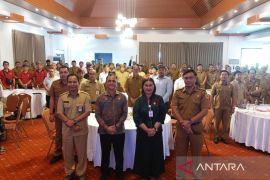 Pemkab Gianyar Bali gandeng desa adat awasi izin usaha
