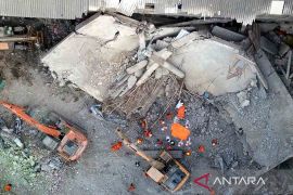 Menko PM ungkap alasan pemerintah bantu bangun Al Khoziny pakai APBN