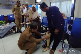 Pemkab Kudus serahkan 27 kaki palsu kepada penyandang disabilitas