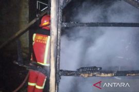 Damkar menangani kebakaran di dua tempat Cianjur