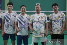 Menteri ATR/BPN dan Wali Kota Palembang tampil di Laga Ekshibisi bulu tangkis PORNAS KORPRI XVII