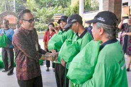 Pemkot Denpasar apresiasi petugas DLHK dalam penanganan pasca-banjir