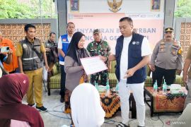 Situbondo salurkan bantuan untuk perbaikan rumah terdampak gempa