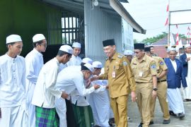 Pemkab HSS dukung eksistensi pesantren bentuk karakter dan akhlak bangsa