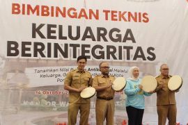 Bimtek Keluarga Berintegritas Pontianak sasar kepala SMP dan puskesmas beserta pasangan