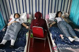 Jemput bola donor darah lingkungan sekolah di Palangka Raya