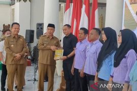 Pemkab Madiun salurkan BLT dana hasil cukai 2025 untuk 2.424 buruh