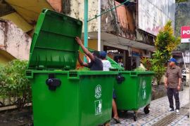 DLHP Kota Ambon sediakan 11 tempat sampah modern di sejumlah titik strategis