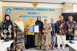 Perkuat SDM vokasi hingga Pascasarjana, LLDIKTI Wilayah X serahkan 7 SK Prodi