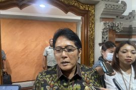 Giri Prasta sebut sah saja pesisir Pantai Tanjung Benoa disewakan