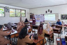 Cegah perundungan sejak dini, UMPR bimbing Guru SDN 6 Langkai literasi hukum