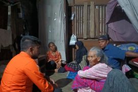 Basarnas kerahkan tim SAR cari lansia hilang di Kebun Muna