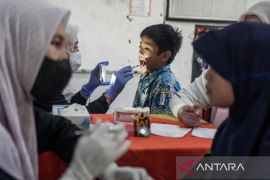 Edukasi kesehatan mulut, siswa jalani pemeriksaan gigi gratis