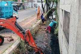DPUPR Kota Tangerang normalisasi saluran air Jalan Arya Kemuning Periuk
