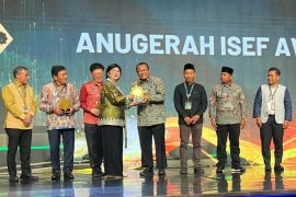 Bank Jateng Syariah raih penghargaan UUS Pendukung Pembiayaan Ekonomi Syariah Terbaik di ISEF 2025